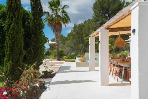 Tranquil 5-Bedroom Finca with Sea Views