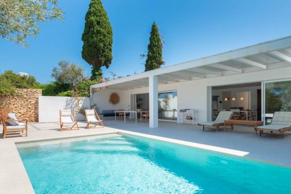 Elegant One-Story Villa for Sale 