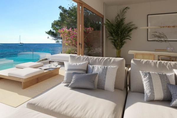 Waterfront duplex villa for sale in Cala Llenya