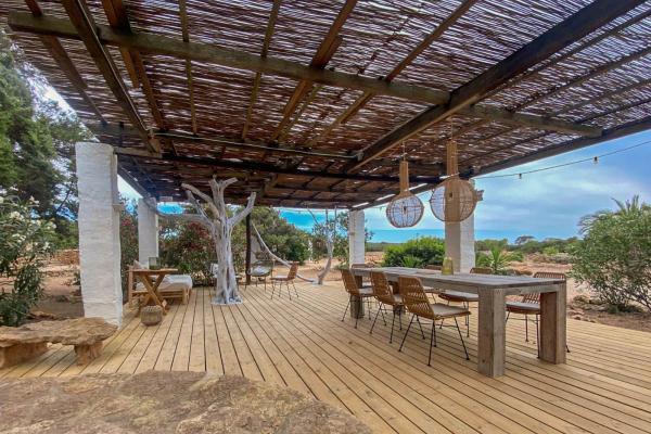 Renovated Finca-Style Villa with Sea Views