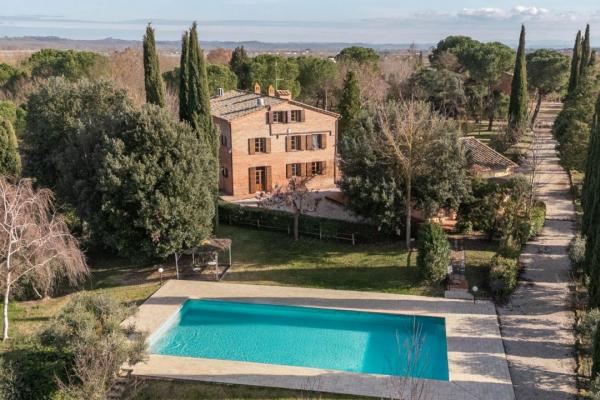 Classic DOCG Winery Estate with 1700s Country Houses – Montepulciano