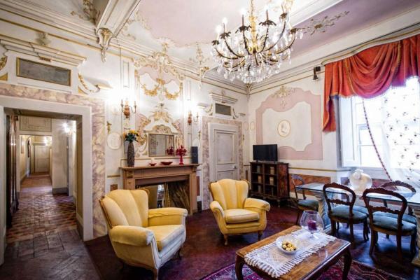 Historic Frescoed Penthouse for Sale in Cortona, Tuscany