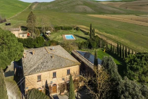 1750s Tuscan Villa with Heated Pool and Truffle Reserve – Siena, Tuscany