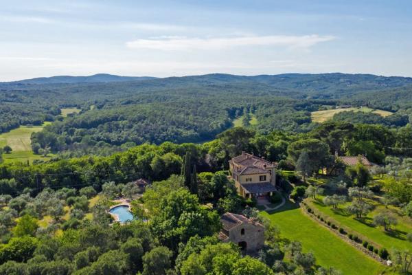 1700s Country Mansion with Pool, Spa & Guest Cottages