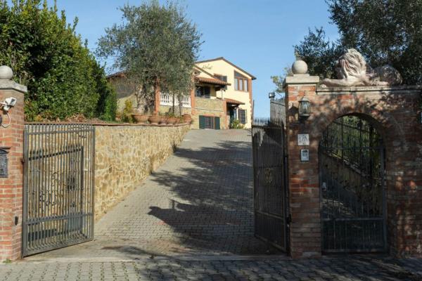 Hilltop Villa for Sale in Tuscany