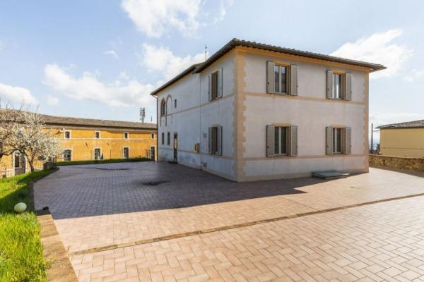 Historic palazzo for sale in Montalcino