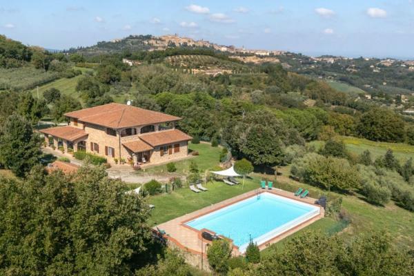 Hilltop Estate With Panoramic Views