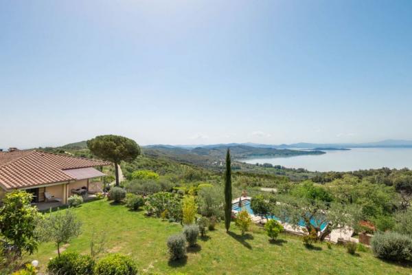 Hill-Top Lake View Villa with Infinity Pool