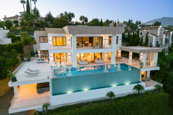 Luxury Villa for Sale in El Paraiso, Marbella