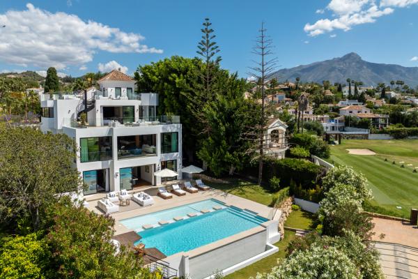 Luxury Villa for Sale in Marbella – Frontline Golf Villa 2000