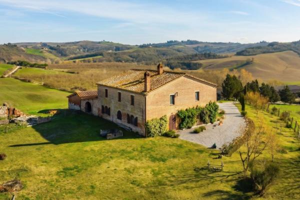 Tuscan Farmhouse with Annexes