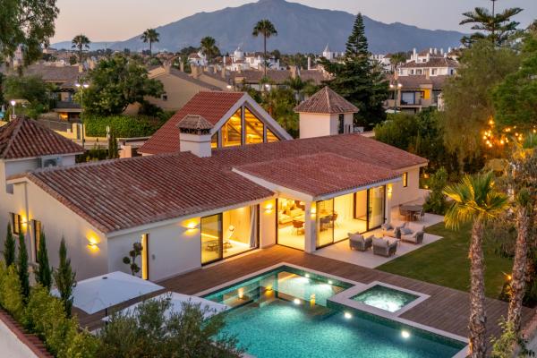 Contemporary Luxury Villa for Sale Near Puerto Banús, Marbella
