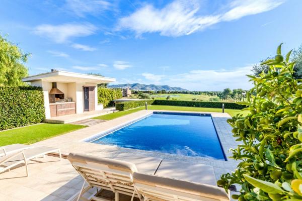 Luxury Villa for Sale in Sitges – Can Girona Prime Location