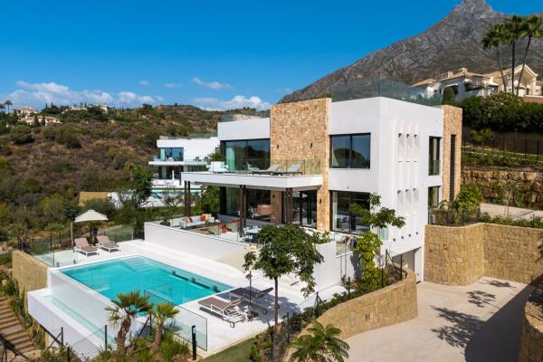 Ultra-Luxury Contemporary Villa for Sale in Marbella Hill Club