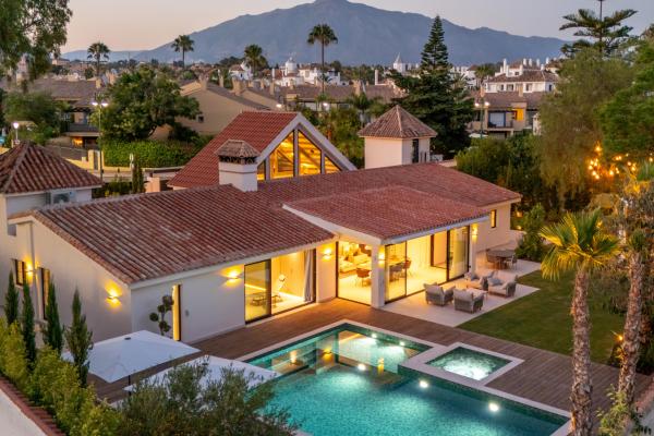 Contemporary Luxury Villa for Sale Near Puerto Banús, Marbella