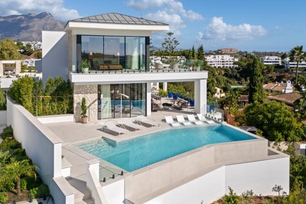 Contemporary Luxury Villa for Sale in La Quinta, Marbella