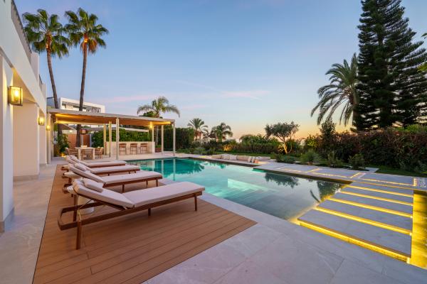 Modern Mediterranean Villa for Sale in La Quinta, Marbella