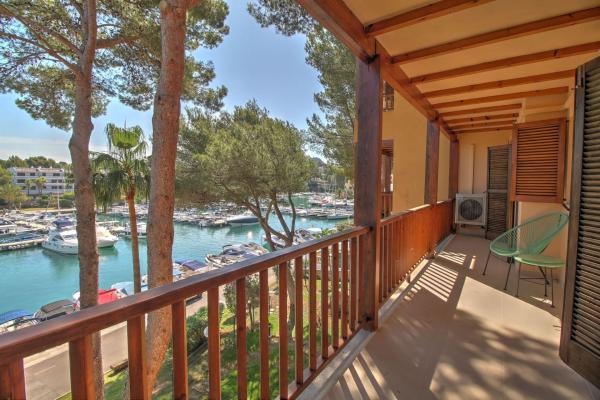 Frontline Apartment for Sale in La Caleta Santa Ponsa