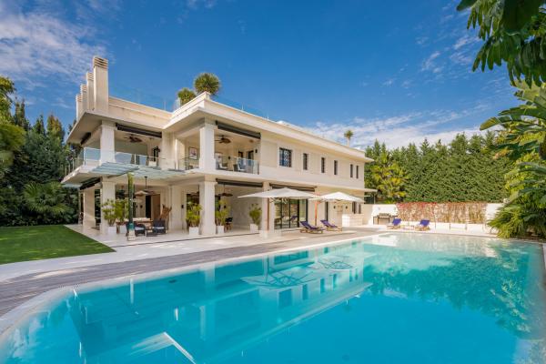 8 Bedrooms Villa for sale in Marbella Golden Mile Marbella