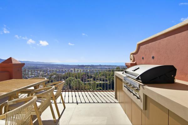 4 Bedrooms Duplex Penthouse for sale in Monte Halcones Benahavis