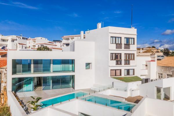 Renovated Contemporary 3-Bedroom Villa