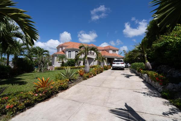 Halls Villa
