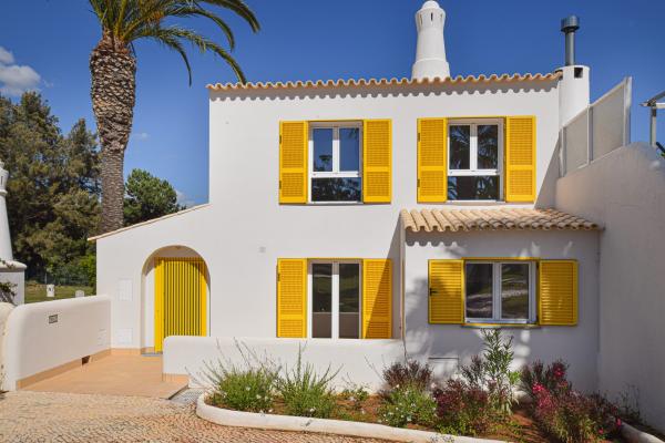 Stylish Renovated Townhouse for Sale 