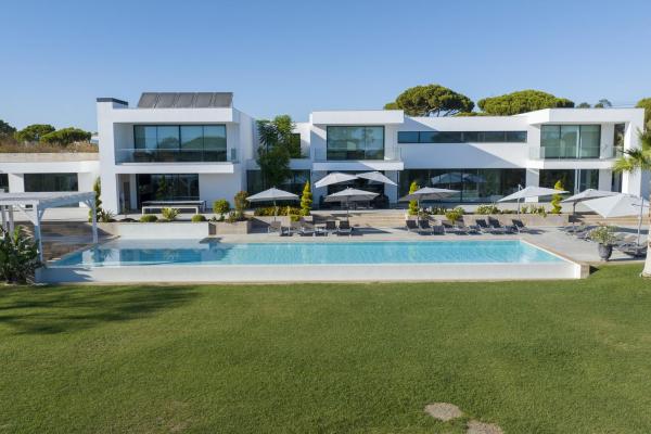 Spectacular 8 Bedroom villa for sale
