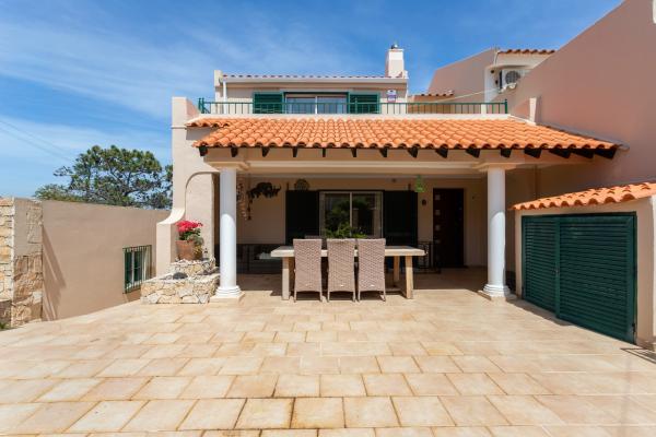 Algarve Villa for Sale in Galé – Coastal Living Near Albufeira