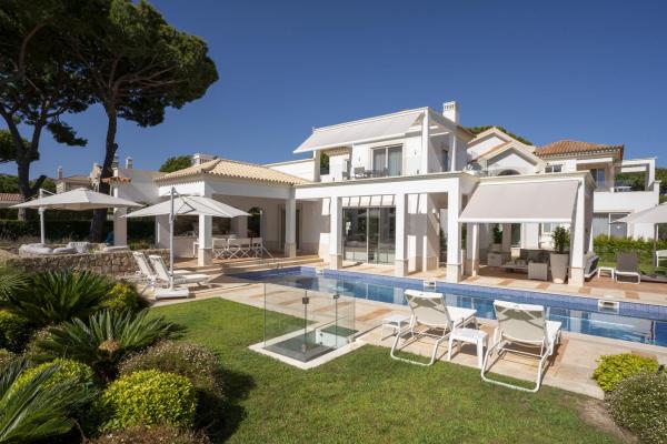 Elegant 4-Bedroom Villa for Sale in San Lorenzo