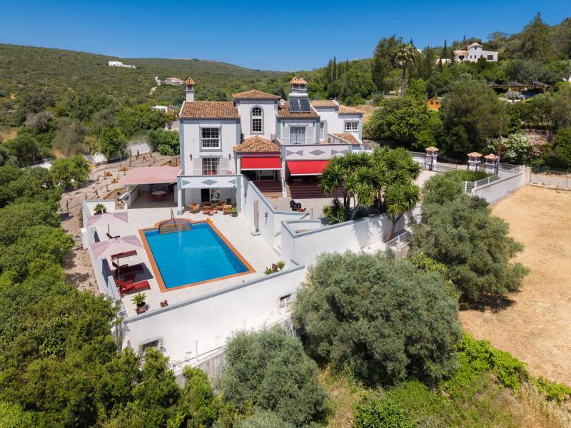 Impressively Spacious Luxury 3 Bedroom Villa in Loulé with Sea Views , Loule 