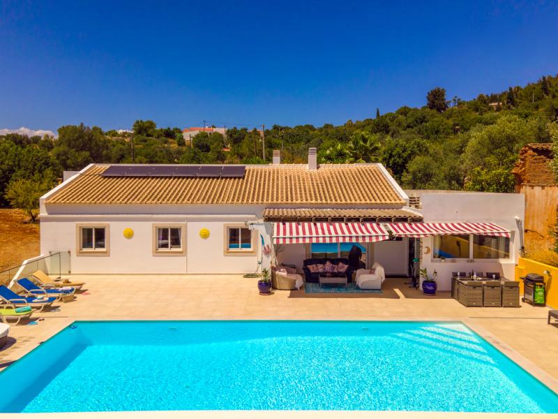 Single Story 4 Bedroom Villa with Large Plot near Paderne , Silves 