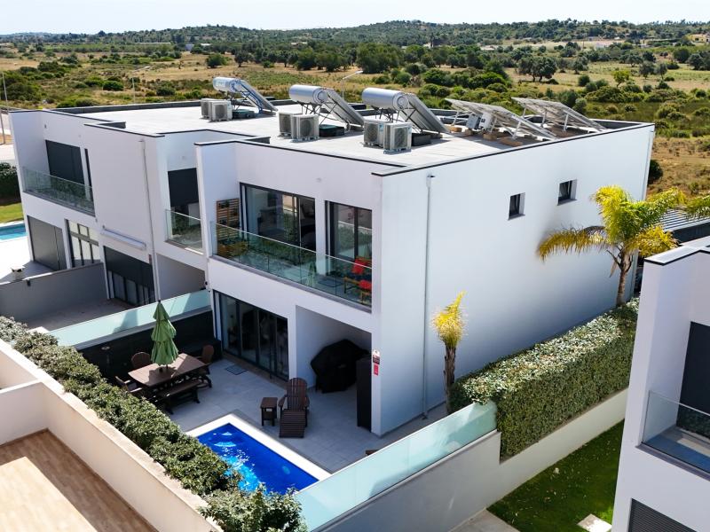 Modern 4-Bedroom Linked Villa Near Guia and Algoz, Central Algarve , Algarve 