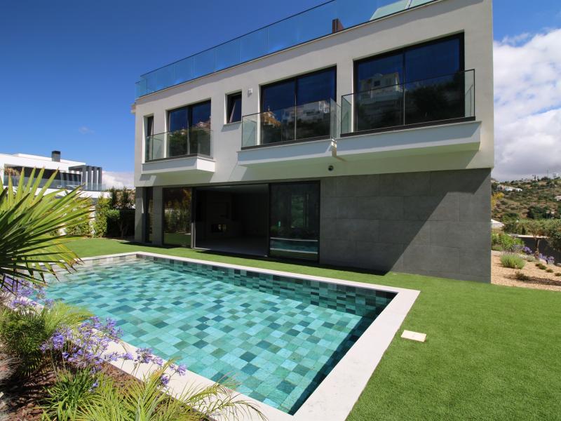 Newly Built 4-Bedroom Villa with Roof Terrace and Marina Views , Albufeira , Algarve 