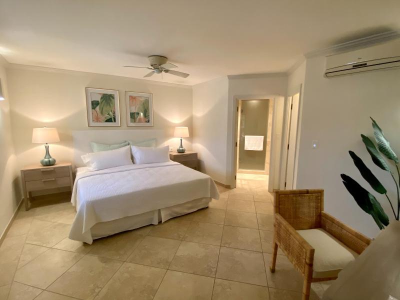 Sapphire Beach 403 - Beachfront , Beach Front , Christ Church , South Coast 