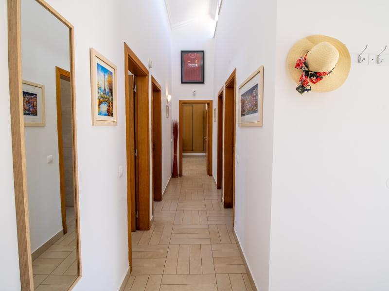Single Story 4 Bedroom Villa with Large Plot near Paderne , Portugal