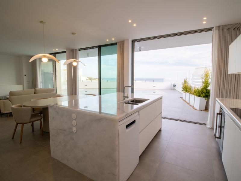 Renovated Contemporary 3-Bedroom Villa , Albufeira 