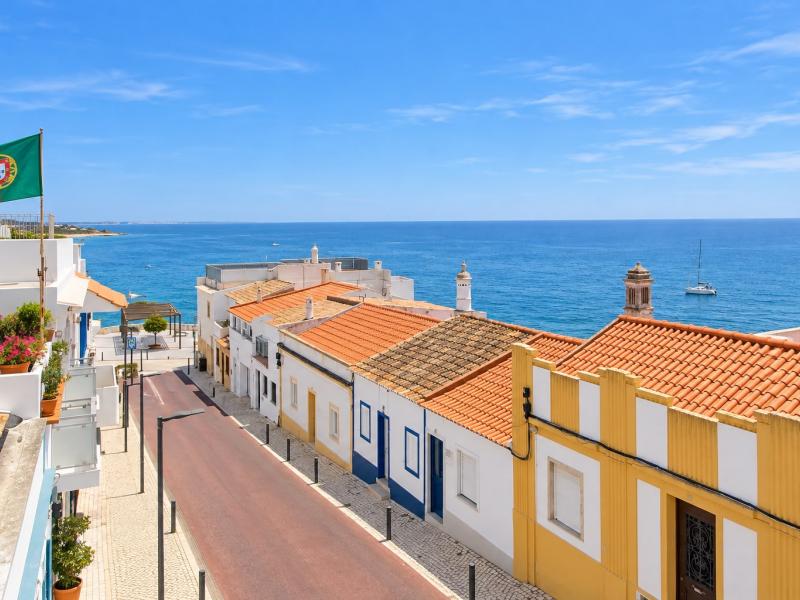 Unique Renovated 3 Bedroom House with Amazing Sea Views in Historical Albufeira , Albufeira 