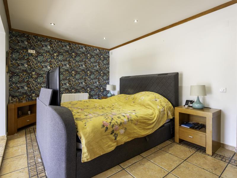 Algarve Villa for Sale in Galé – Coastal Living Near Albufeira | Luxurious master bedroom in a high-end real estate property