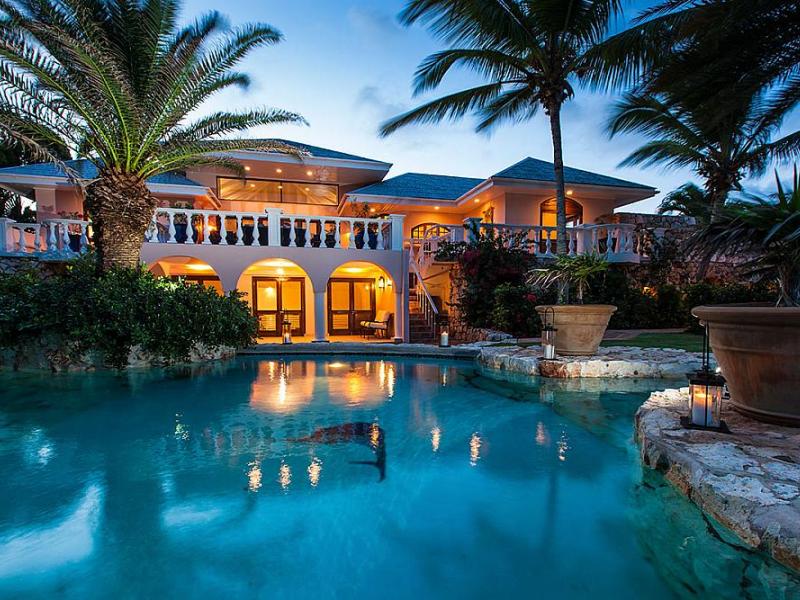 Villa Indigo - Beachfront , Little Harbour 