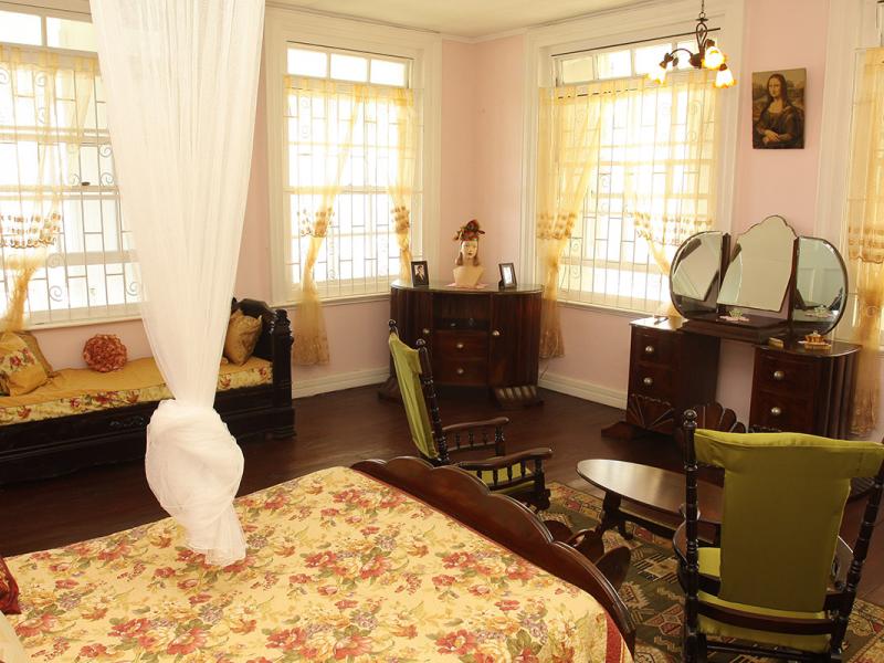 Colonial Hilltop Estate , 