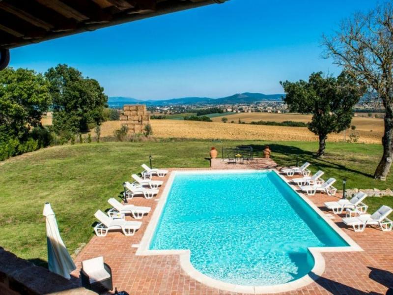 Exclusive 17th-century Umbrian villa , Umbria 