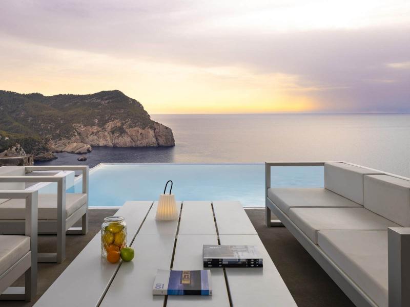 Minimalist 7-Bedroom Sea View Villa , North 