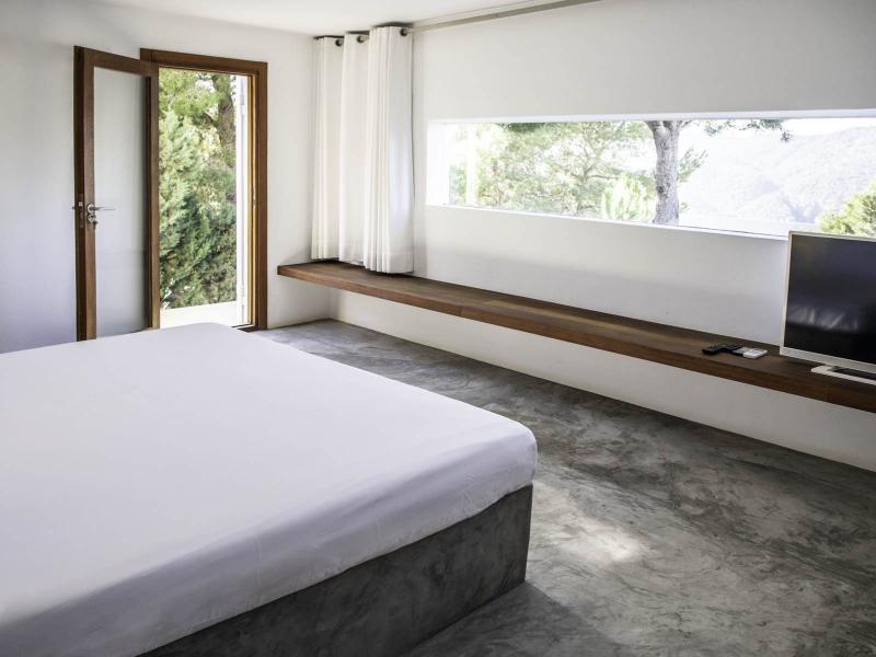 Minimalist 7-Bedroom Sea View Villa , North 