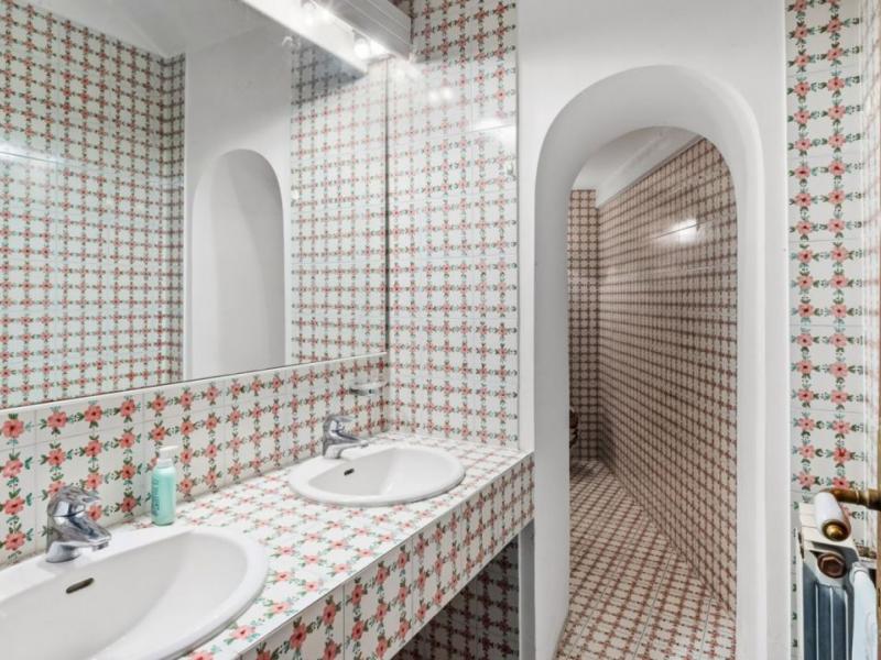 Luxury Seafront Villa with Private Sea Access for Sale , 