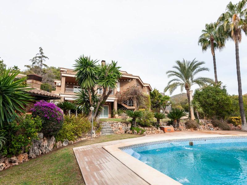 Elegant 7-Bedroom Villa with Guest Apartment , Valencia 