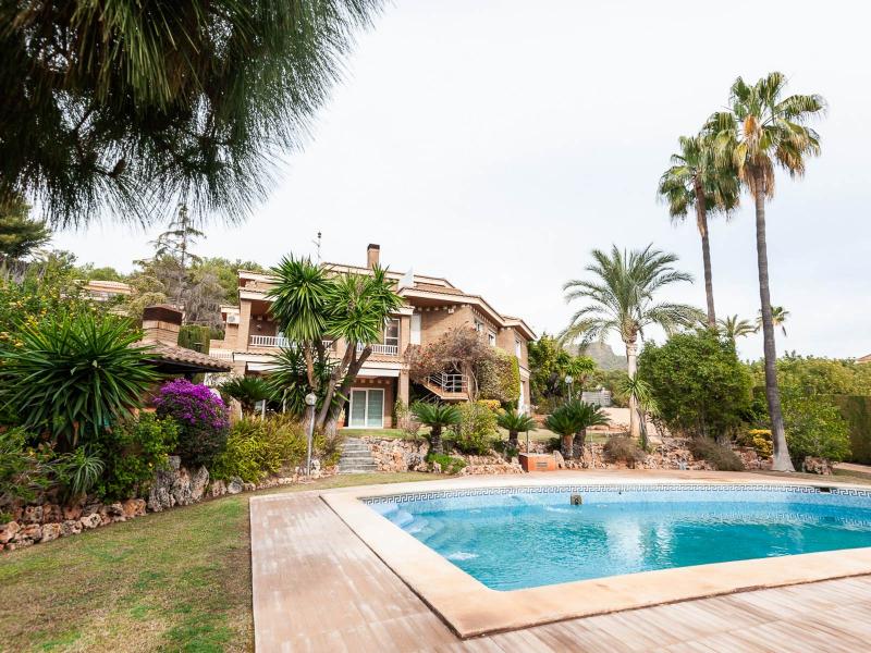 Elegant 7-Bedroom Villa with Guest Apartment , Valencia 