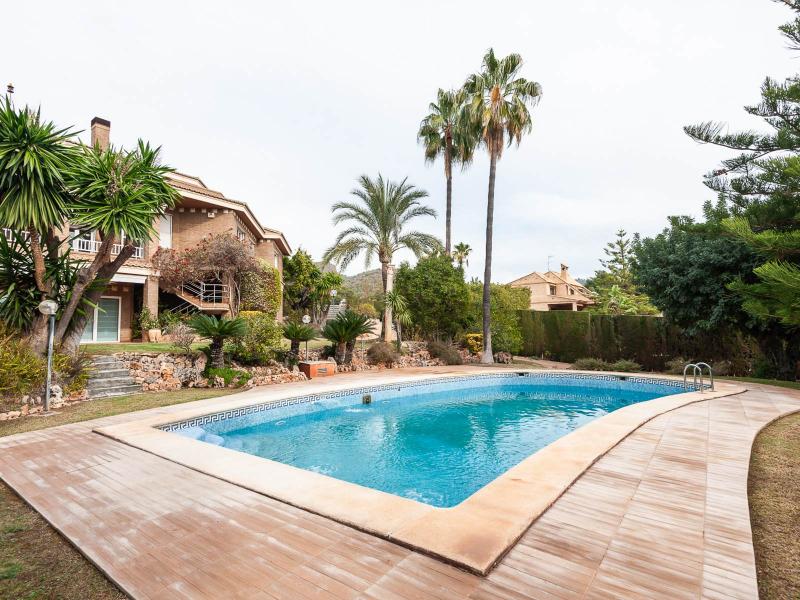 Elegant 7-Bedroom Villa with Guest Apartment , Valencia 