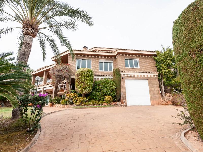 Elegant 7-Bedroom Villa with Guest Apartment , Valencia 