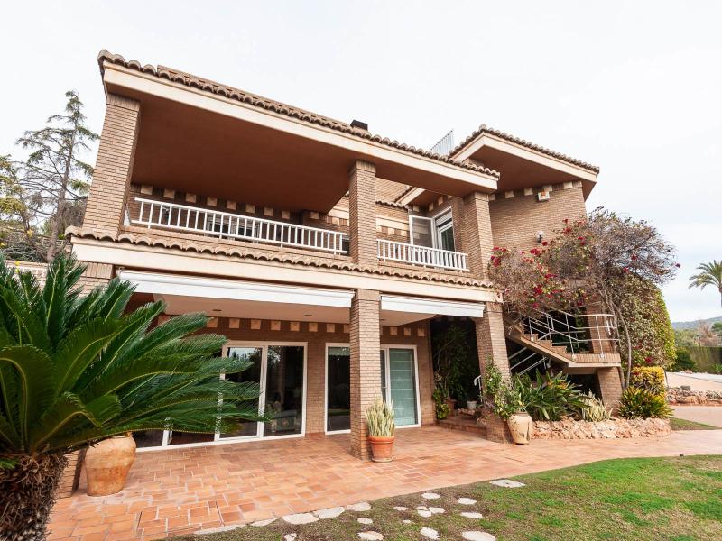 Elegant 7-Bedroom Villa with Guest Apartment , Valencia 